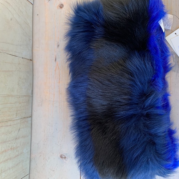 UGG Blue and Black Fur Scarf - Picture 8 of 8